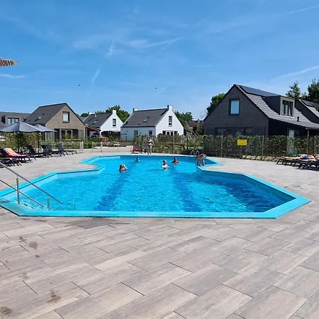 77 Op Recreatiepark De Wielen 度假居 *