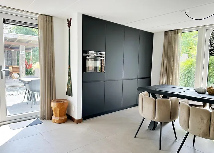 77 Op Recreatiepark De Wielen Дом отдыха *