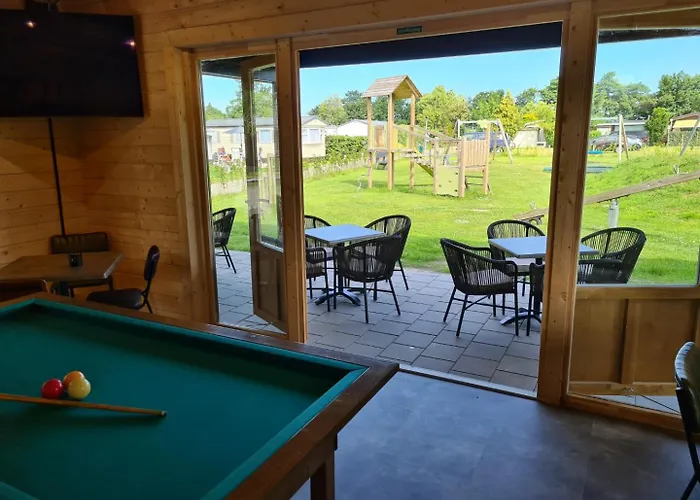 77 Op Recreatiepark De Wielen Дом отдыха *